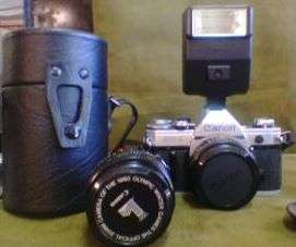 CANON AE-1 CAMERA GOOD CONDITION WITH EXTRA 35MM LENS